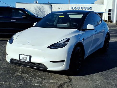 Used 2021 Tesla Model Y Long Range image 3