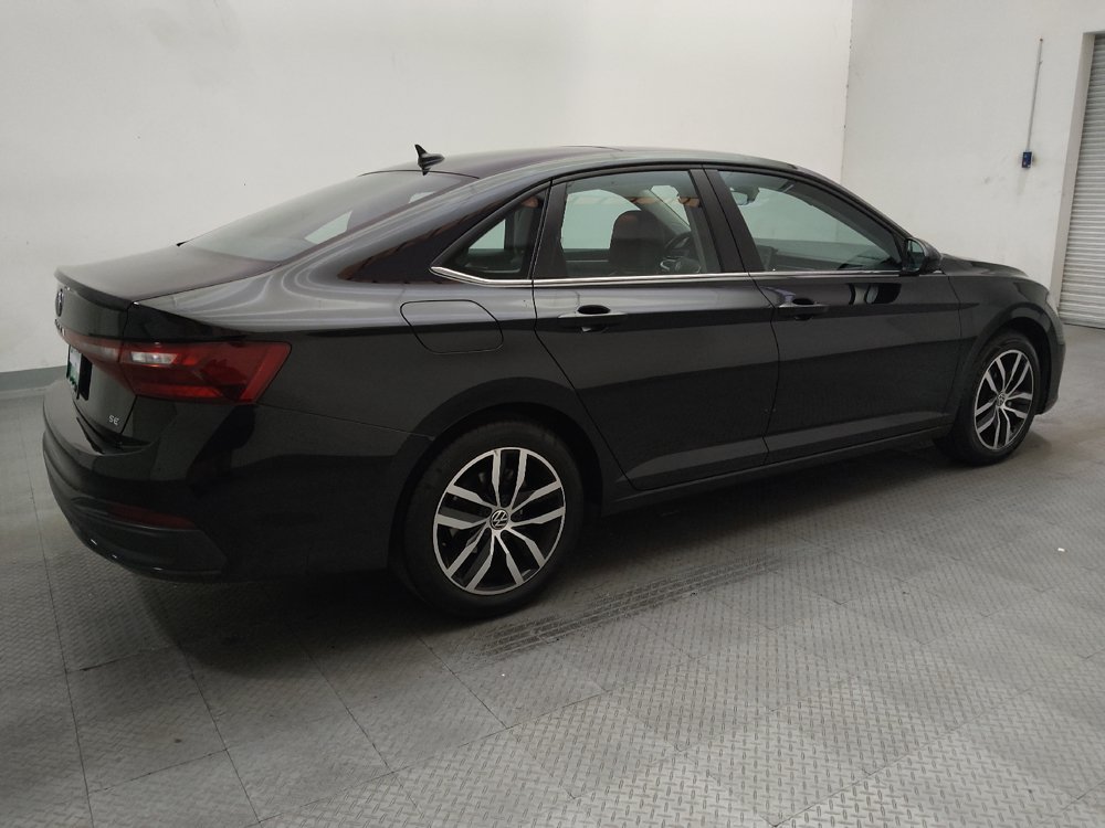 Used 2025 Volkswagen Jetta SE FWD image 10