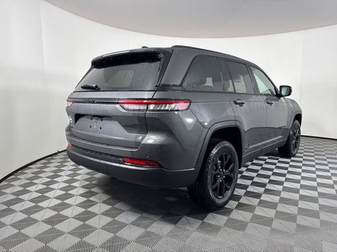 New 2025 Jeep Grand Cherokee Altitude image 17