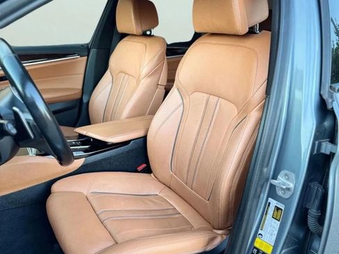 Used 2018 BMW M550i xDrive AWD/4WD image 25