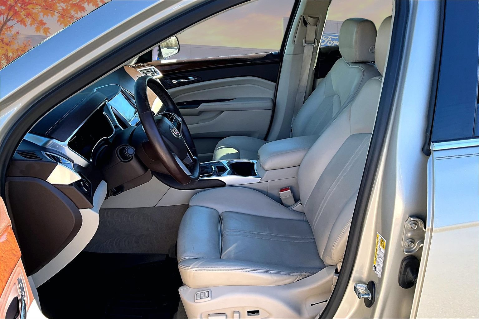 Used 2015 Cadillac SRX Luxury w/ Driver Awareness Package FWD image 20