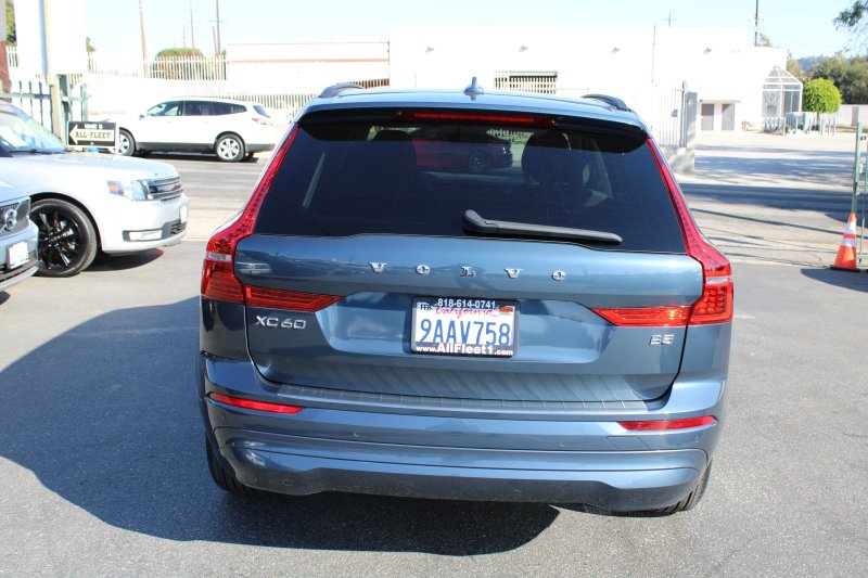 Used 2022 Volvo XC60 B5 Momentum FWD image 4