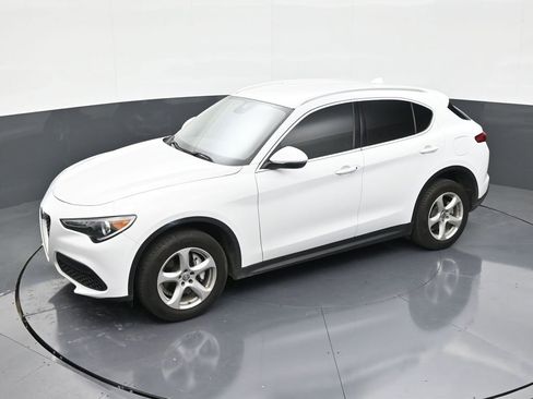 Used 2020 Alfa Romeo Stelvio RWD image 12