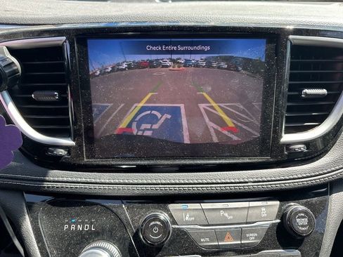 Used 2023 Chrysler Pacifica Touring-L w/ S Appearance Package FWD image 9
