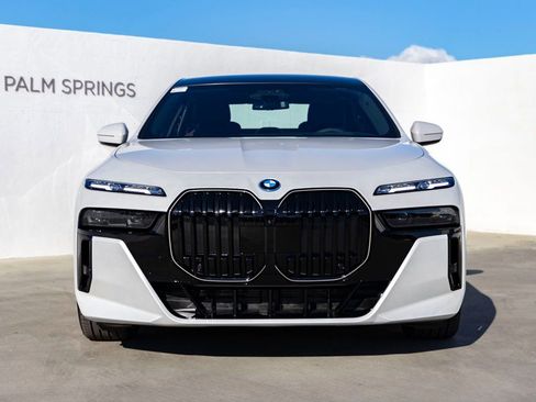 New 2026 BMW 750e xDrive image 4