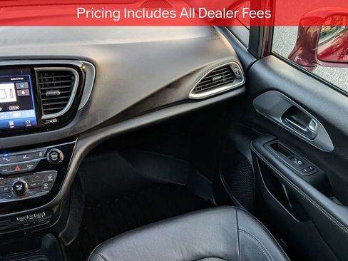 Used 2022 Chrysler Pacifica Touring-L w/ S Appearance Package FWD image 17