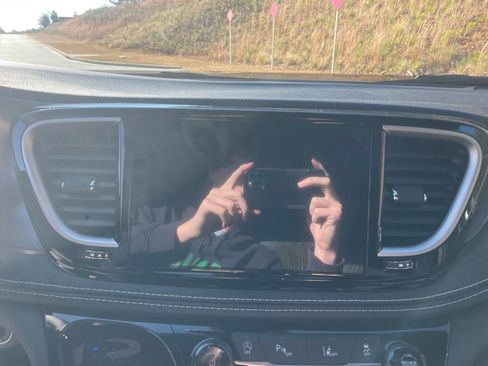 New 2026 Chrysler Pacifica Select image 17