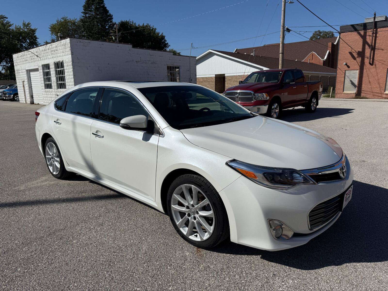 Used 2013 Toyota Avalon FWD image 3