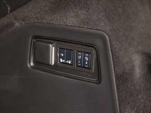 Used 2025 Cadillac Escalade ESV Premium Luxury w/ Touring Package AWD/4WD image 18