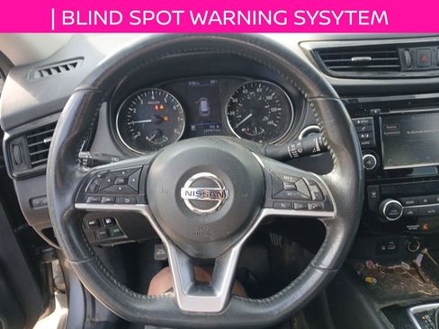 Used 2018 Nissan Rogue SV image 13