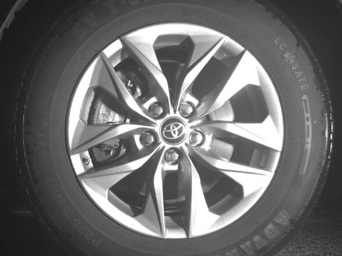 Used 2024 Toyota Sienna XLE FWD image 9
