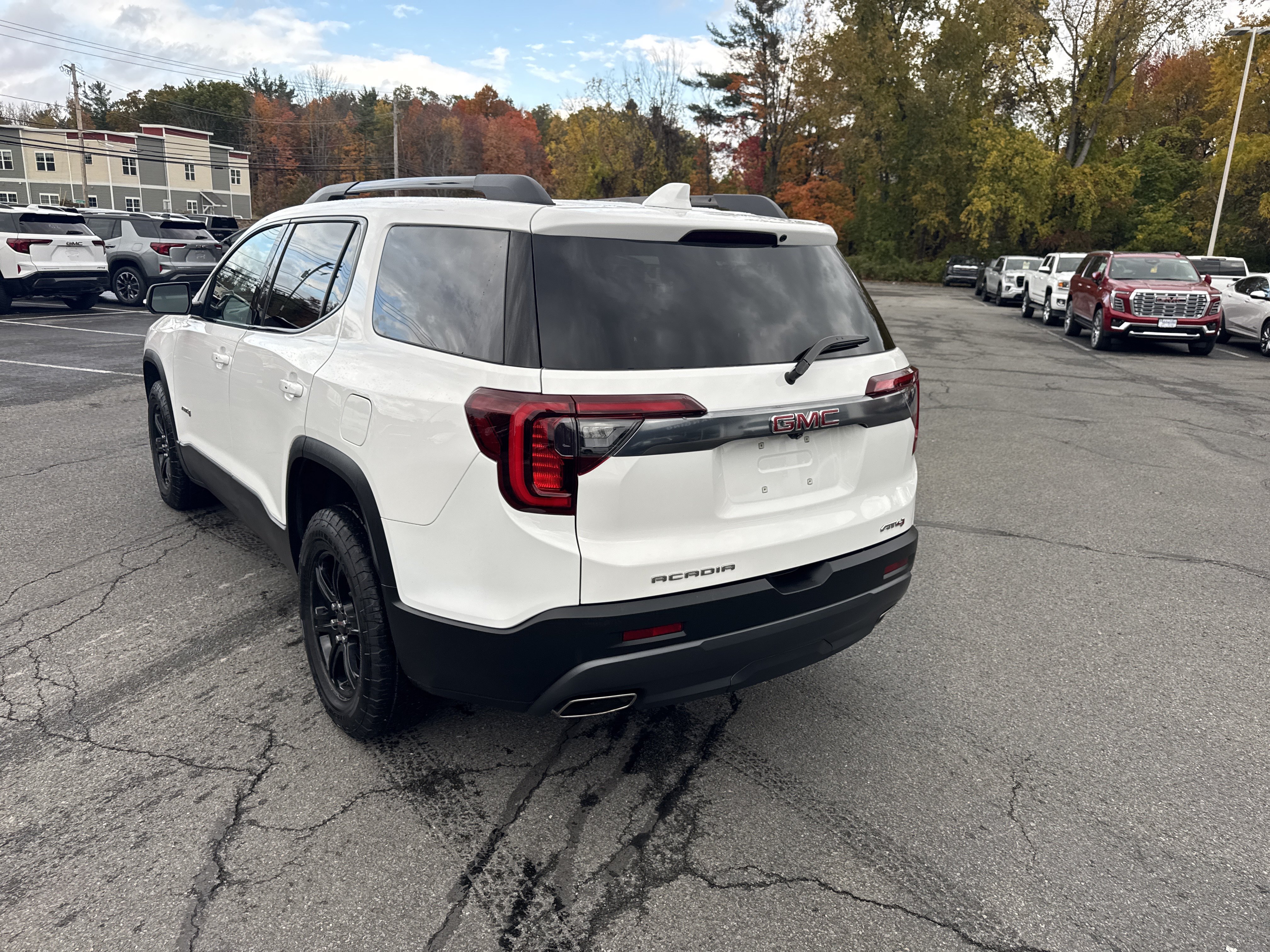 Used 2023 GMC Acadia AT4 AWD/4WD image 3