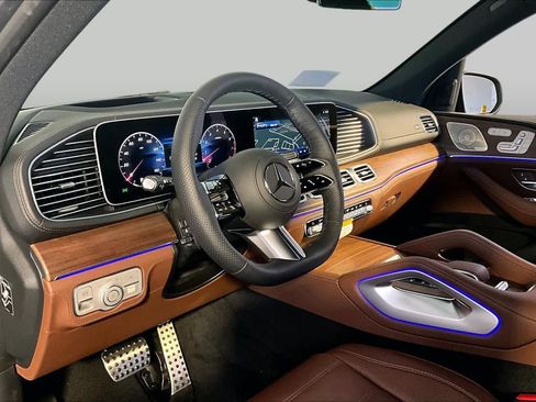 New 2026 Mercedes-Benz GLS 450 4MATIC image 9