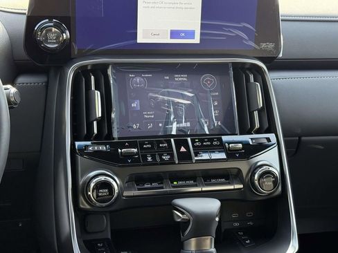 New 2025 Lexus LX 600 4WD w/ Luxury Package image 10