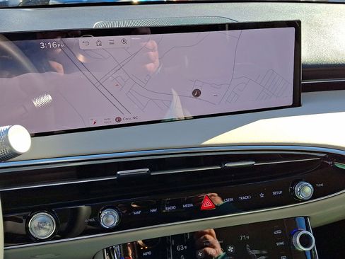 Used 2026 Genesis GV70 2.5T image 14