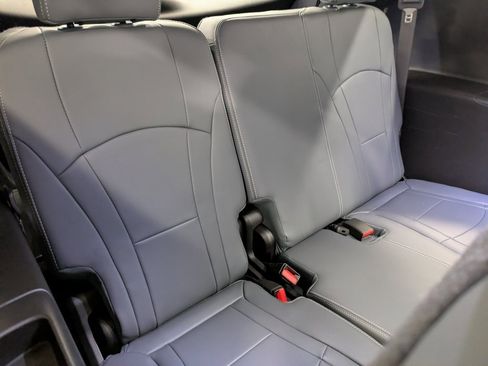 Used 2019 Buick Enclave Essence image 26