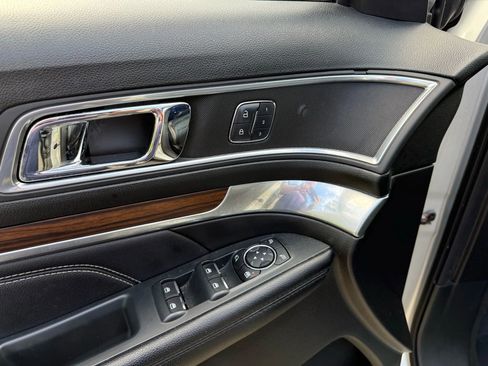 Used 2017 Ford Explorer Limited image 20