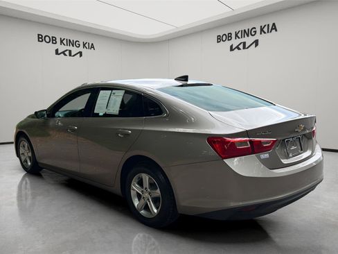 Used 2022 Chevrolet Malibu LS FWD image 3