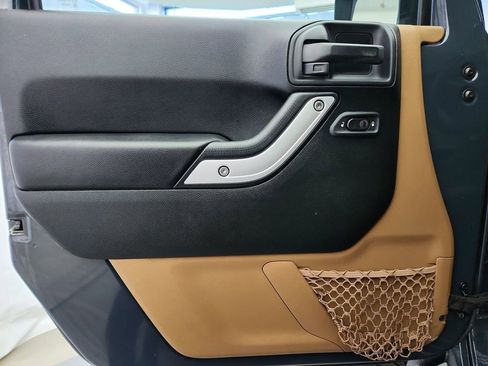 Used 2017 Jeep Wrangler Unlimited Rubicon w/ Connectivity Group image 20