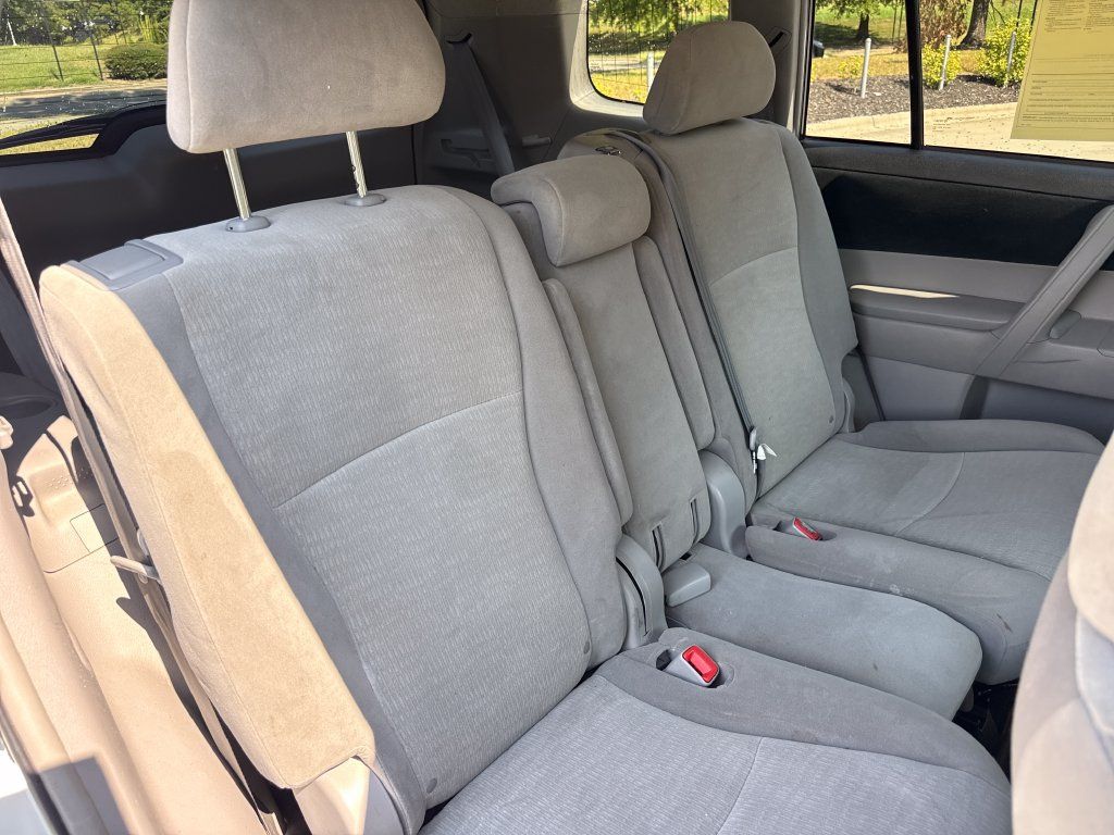 Used 2012 Toyota Highlander 4WD w/ Tech Pkg image 32