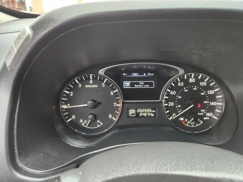 Used 2015 Nissan Pathfinder SV AWD/4WD image 20