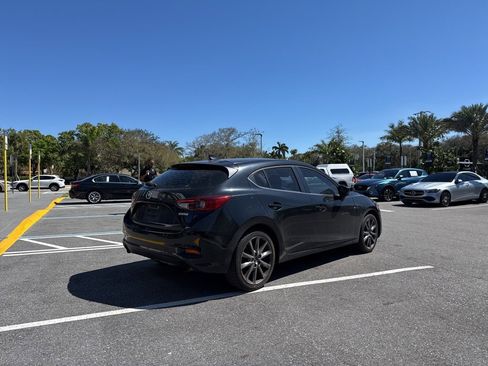 Used 2018 MAZDA MAZDA3 Touring image 5