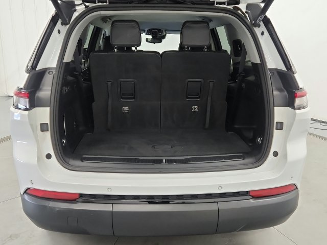 Used 2022 Jeep Grand Cherokee L Limited w/ Black Appearance Package RWD image 23