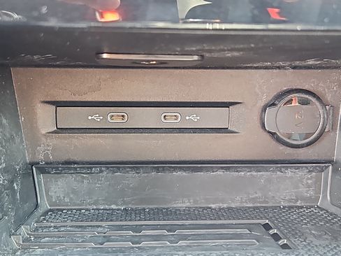 Certified 2025 Volkswagen Taos SE AWD/4WD image 12