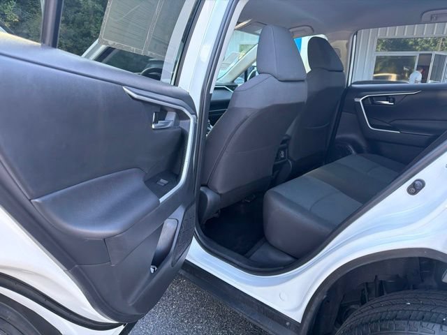 Used 2025 Toyota RAV4 XLE FWD image 15