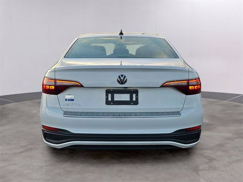 Certified 2024 Volkswagen Jetta Sport image 5