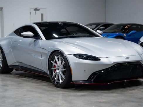 Used 2019 Aston Martin V8 Vantage Coupe RWD image 16