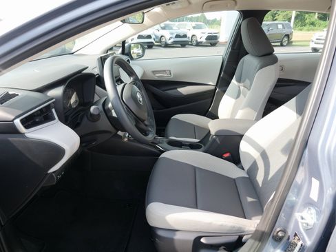 Used 2025 Toyota Corolla LE image 13