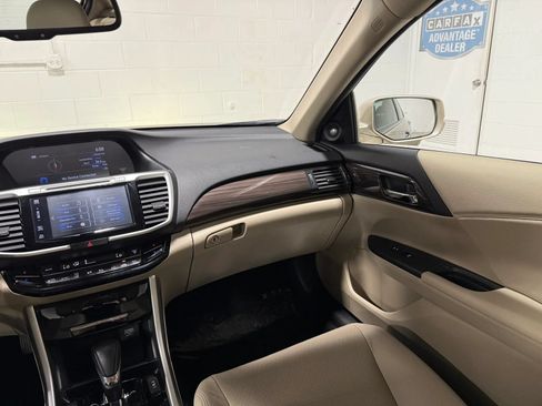 Used 2017 Honda Accord EX-L image 21