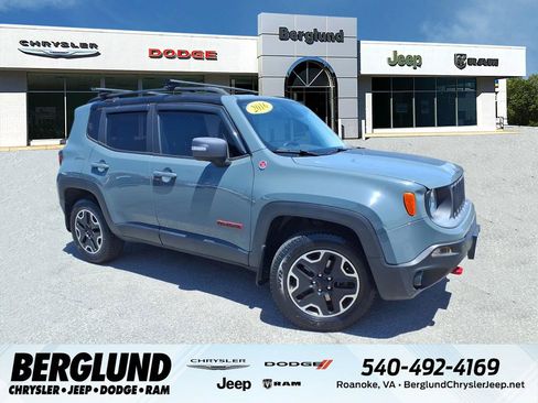 Used 2016 Jeep Renegade Trailhawk w/ Premium Trailhawk Package AWD/4WD image 1