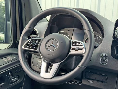 Used 2023 Mercedes-Benz Sprinter 3500 image 21