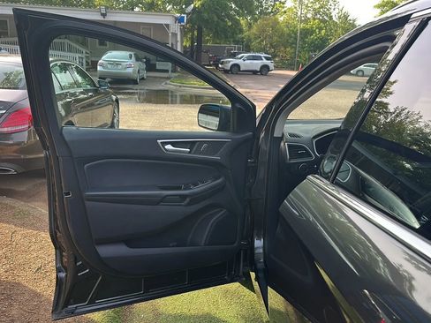 Used 2019 Ford Edge SEL w/ Equipment Group 201A FWD image 16