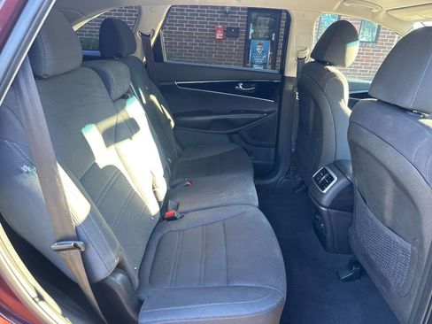 Used 2019 Kia Sorento AWD V6 image 13