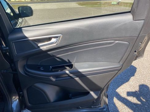 Used 2017 Ford Edge Titanium w/ Equipment Group 301A image 16