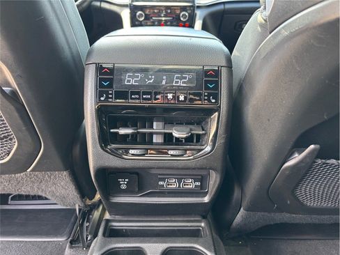 Used 2021 Jeep Grand Cherokee L Overland w/ Luxury Tech Group IV image 44