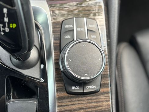 Used 2019 BMW 530i xDrive w/ Convenience Package image 32