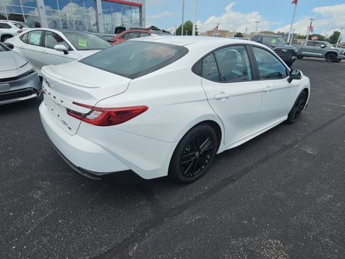 Certified 2025 Toyota Camry SE FWD image 3