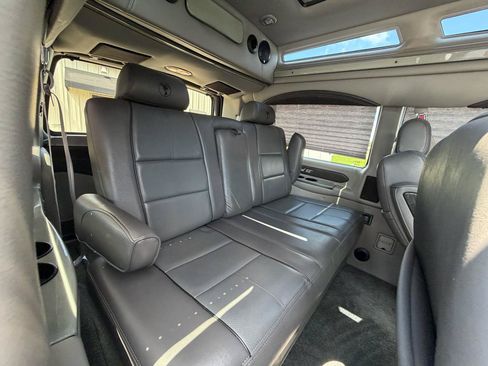 Used 2017 Chevrolet Express 2500 RWD image 37