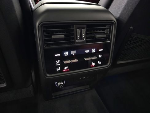 Used 2024 Porsche Cayenne S AWD/4WD image 43