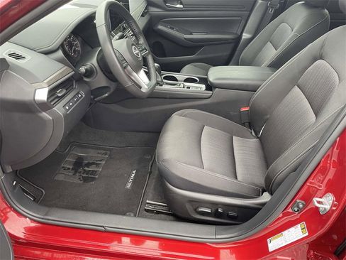 Used 2024 Nissan Altima 2.5 SV w/ SV Premium Package image 15