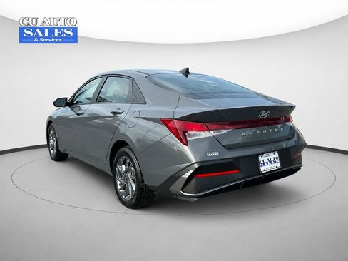 Used 2024 Hyundai Elantra SEL FWD image 5