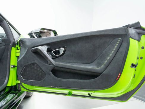 Used 2019 Lamborghini Huracan Performante AWD/4WD image 33