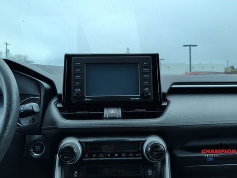 Used 2021 Toyota RAV4 XLE image 19