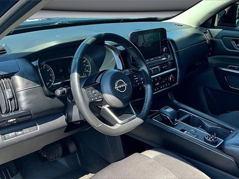 Used 2022 Nissan Pathfinder SV image 17