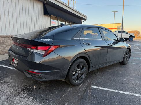 Used 2023 Hyundai Elantra SEL w/ Cargo Package image 5