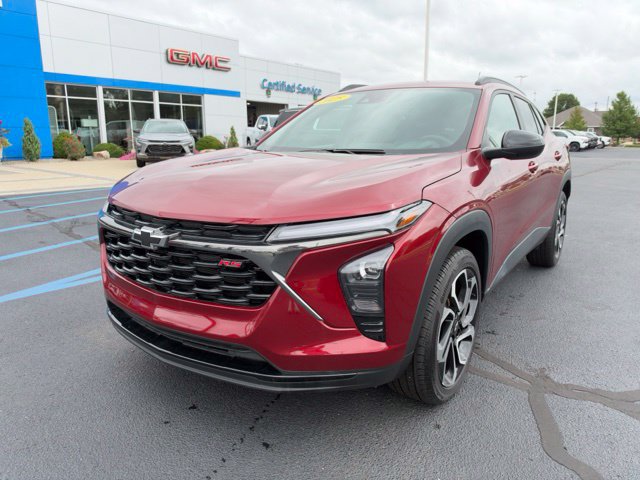 Used 2025 Chevrolet Trax RS w/ Driver Confidence Package FWD image 2